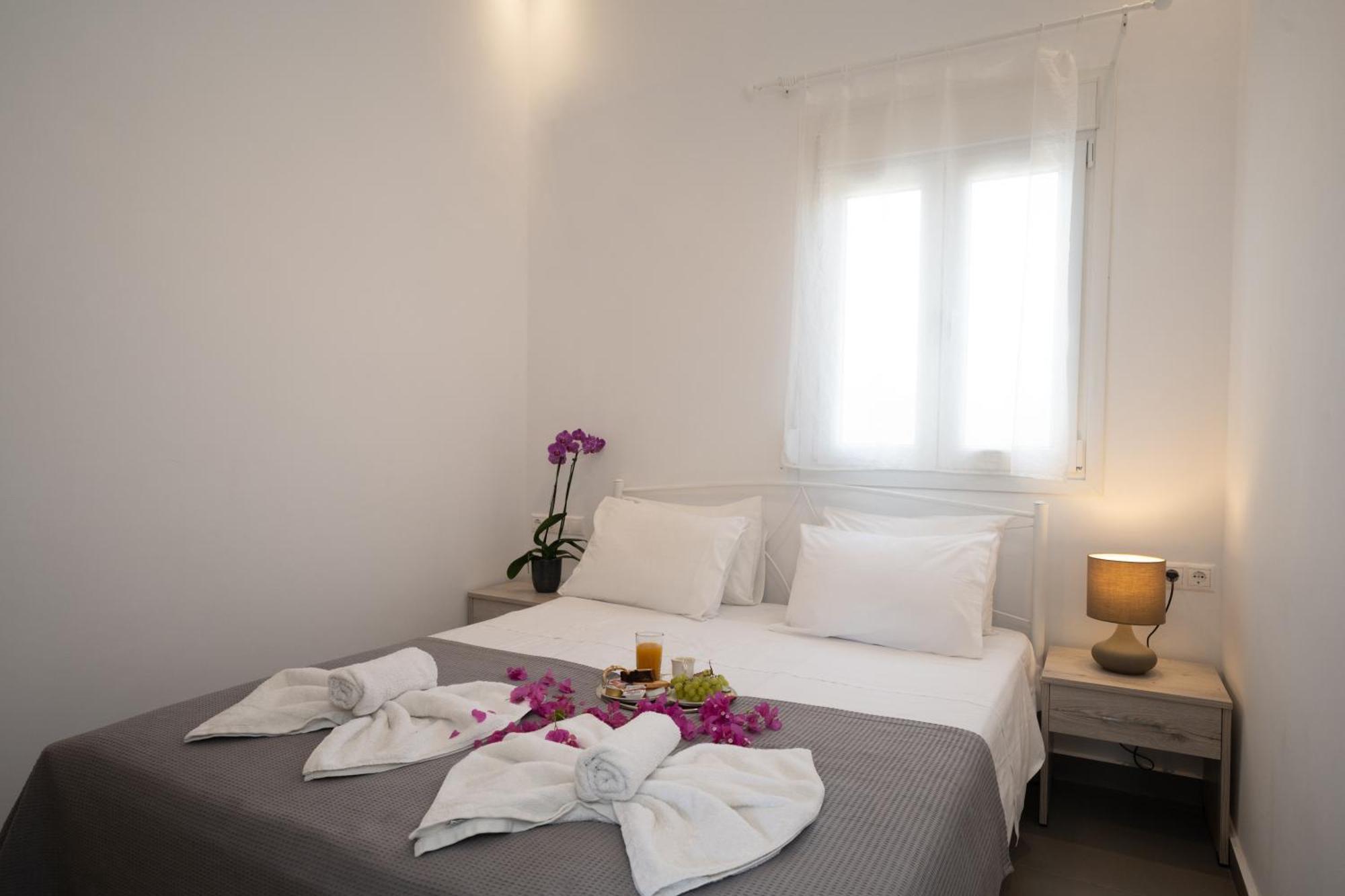 Spilia & Mykonos