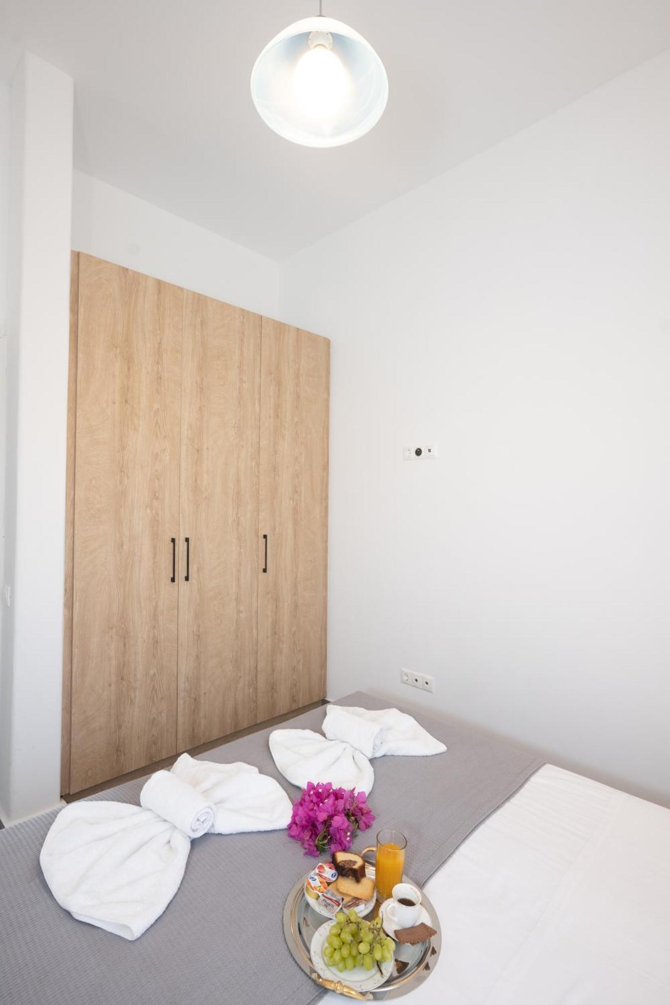 Spilia & Mykonos *
