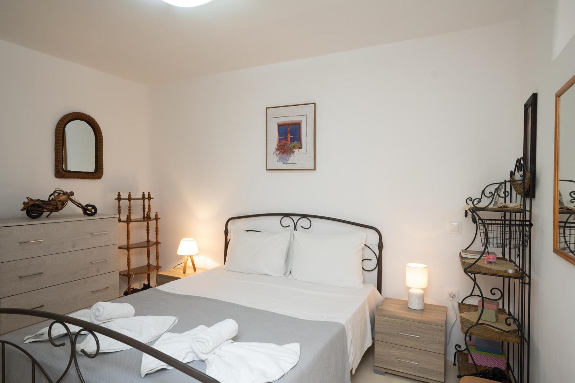 Spilia & Mykonos